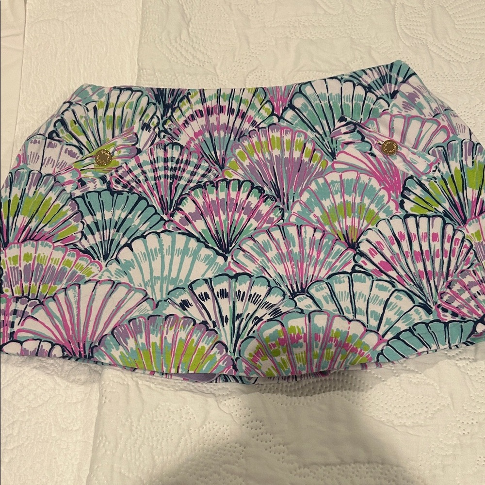 EUC Lilly PULITZER Madison Seashell Patterned Skort size Medium